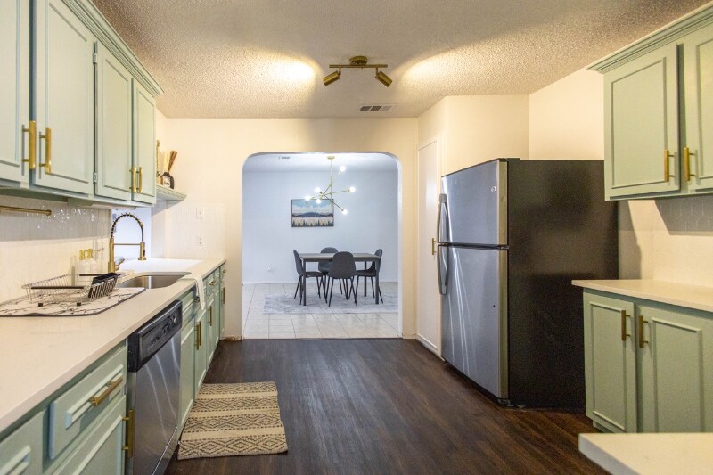 Building Photo - 6710 La Costa Dr