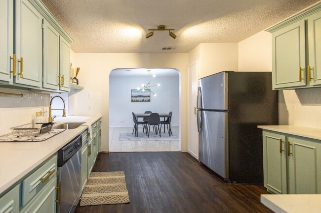 Building Photo - 6710 La Costa Dr