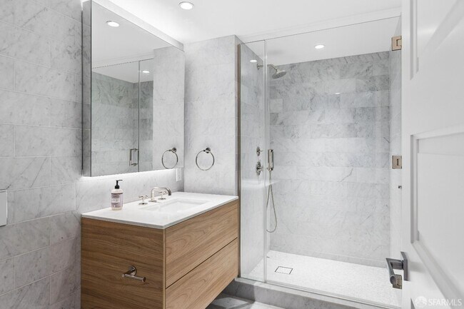 Building Photo - 2121 Webster St