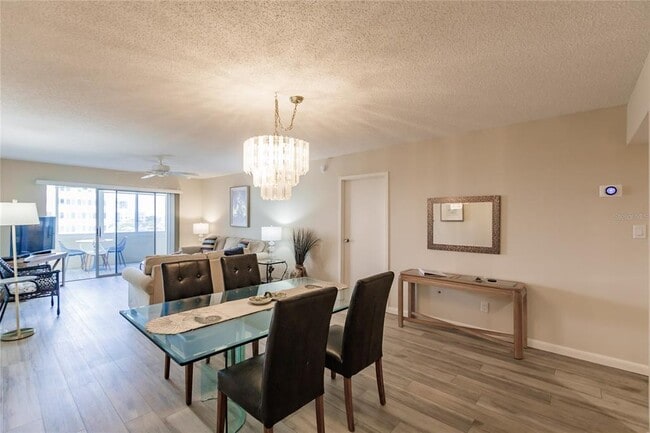 Building Photo - 1055 W Peppertree Dr