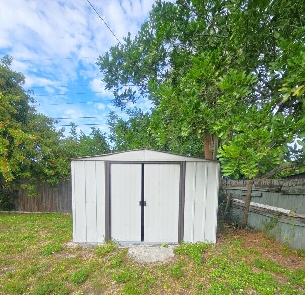 Building Photo - 4041 67th Ave N