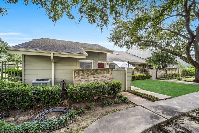 Building Photo - 12980 Greenway Chase Ct