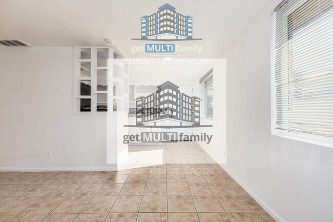 Building Photo - 1402 W Mercer Ln