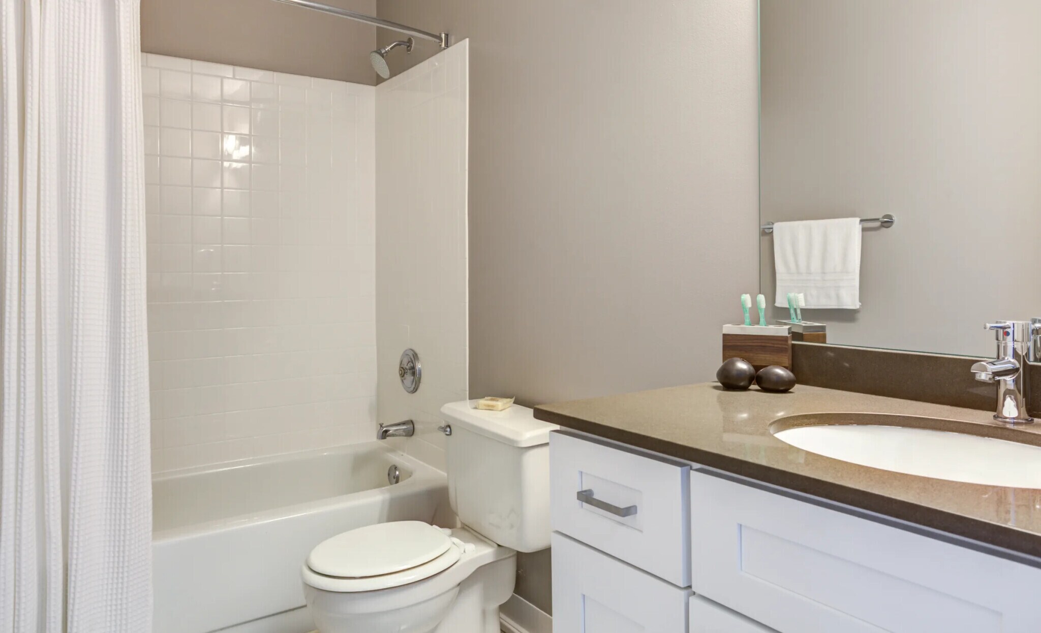 Building Photo - 2554 N Clark St