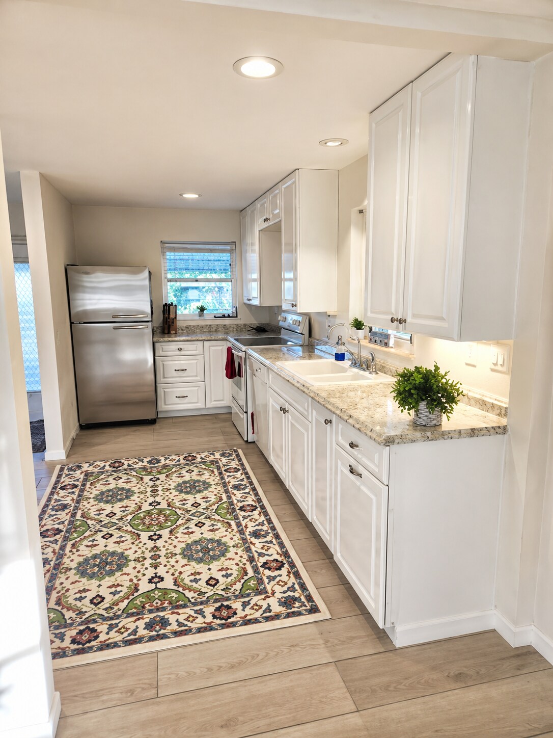 Building Photo - 422 N Broadway