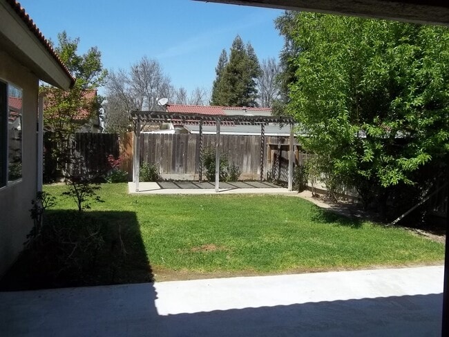 Building Photo - 6339 N Delbert Ave