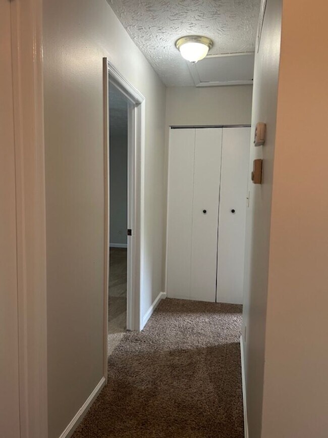 Building Photo - 6 or 18 MONTH LEASE AVAILABLE