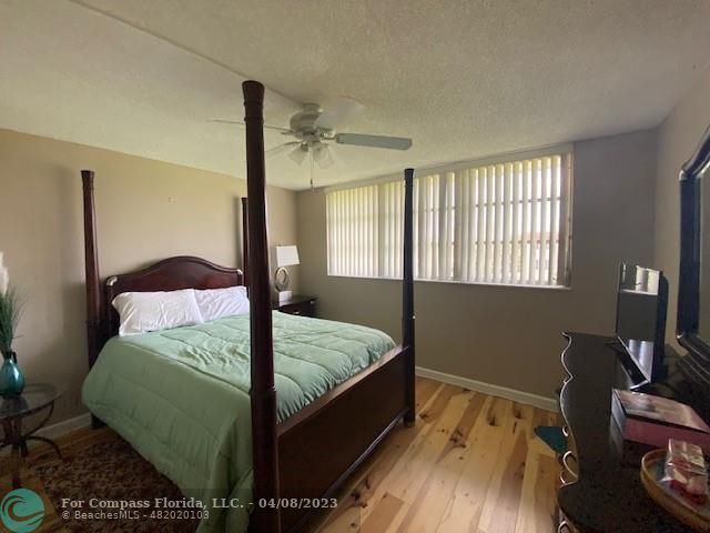 Building Photo - 9420 S Hollybrook Lake Dr