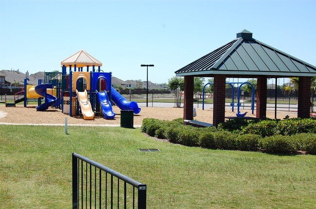 Building Photo - 16434 Red Crest Dr