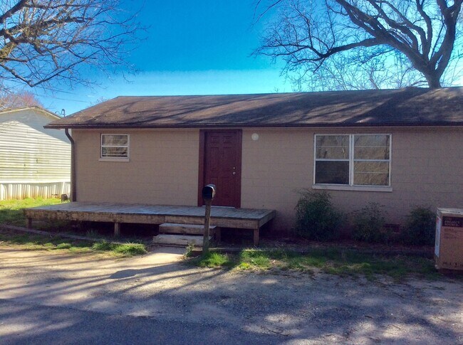Building Photo - 2 Bedroom