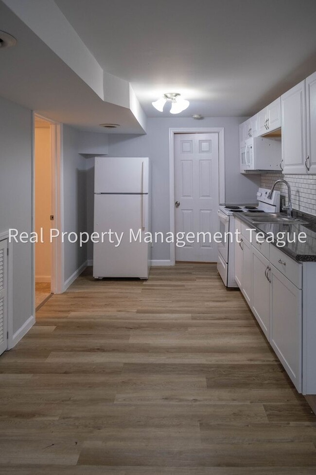 Building Photo - Heat and Utilities Paid by Owner!