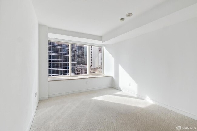 Building Photo - 301 Mission St