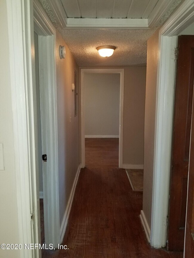 Building Photo - 1901 Pullman Ct