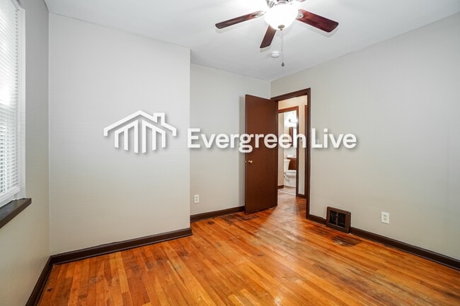 Building Photo - 567 S Weyant Ave