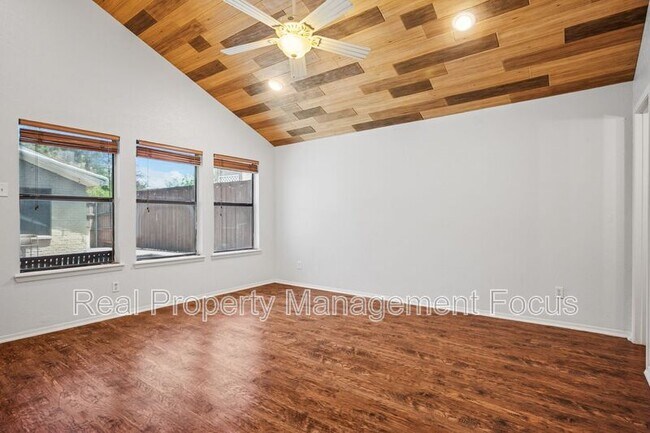 Building Photo - 2029 Whippoorwill Ln