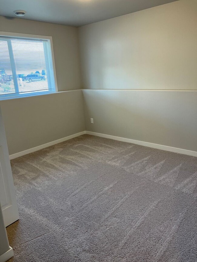 Building Photo - 4 Bed 3 Bath Single Family Home