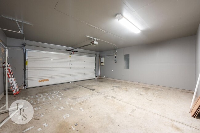 Building Photo - Fresno South East Home, 3BR/2BA, Built 2009 – with SOLAR!