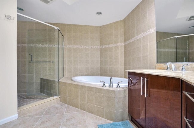 Building Photo - 5823 Bowen Daniel Dr