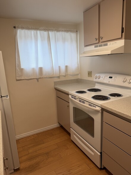 Building Photo - 603 Brixen Ct E