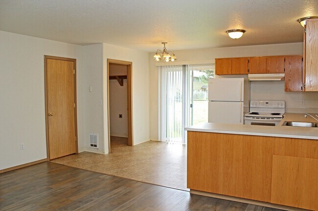 Building Photo - 1971 SE 122nd Ave