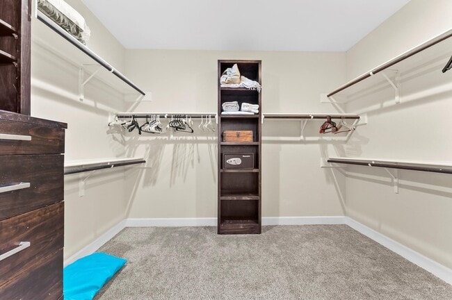 Building Photo - 3045 Clinton Dr