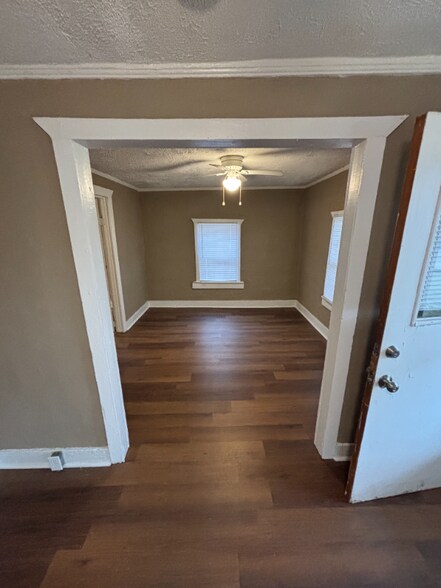 Building Photo - 467 Southport Rd