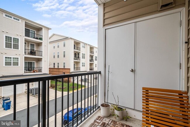 Building Photo - 43151 Wealdstone Terrace