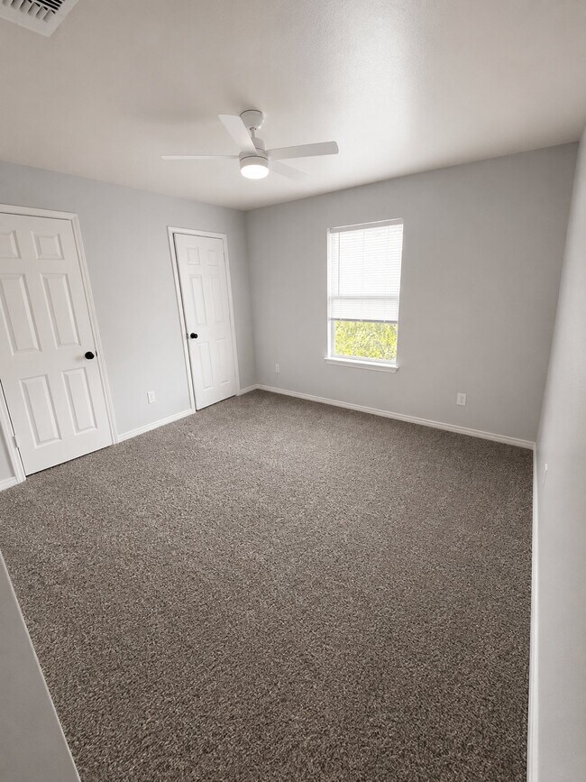 Building Photo - 10702 Mathom Landing