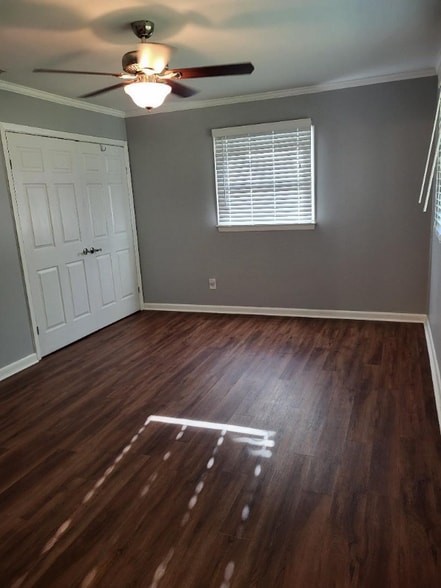 Building Photo - 225 Circle Dr