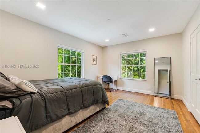 Building Photo - 140 N Hibiscus Dr