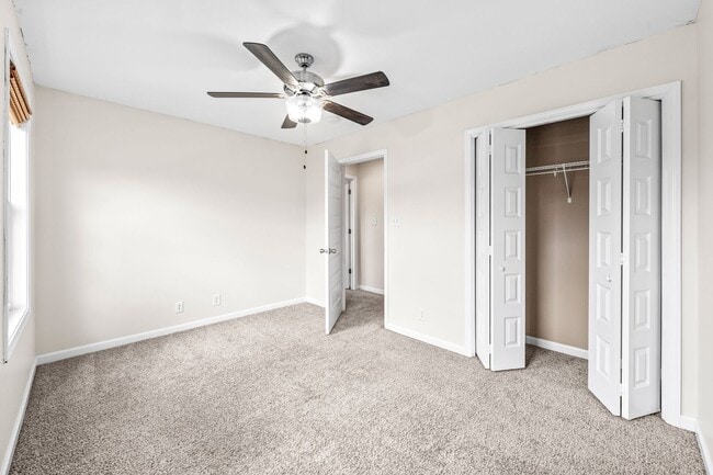 Building Photo - Dog Friendly Three Bedroom!