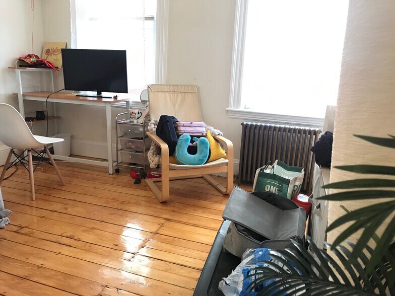 Building Photo - 68 Beacon St