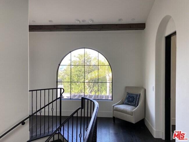 Building Photo - 5861 Ridgebrook Dr