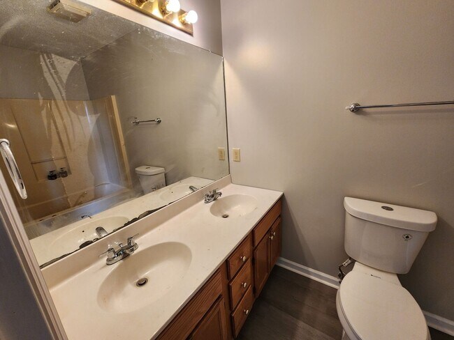 Building Photo - Stunner on Almost 10 Acres on Bear Creek