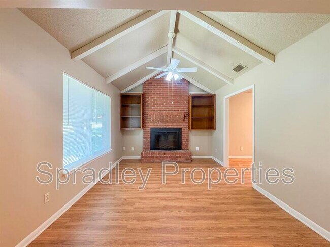 Building Photo - 705 Apache Dr