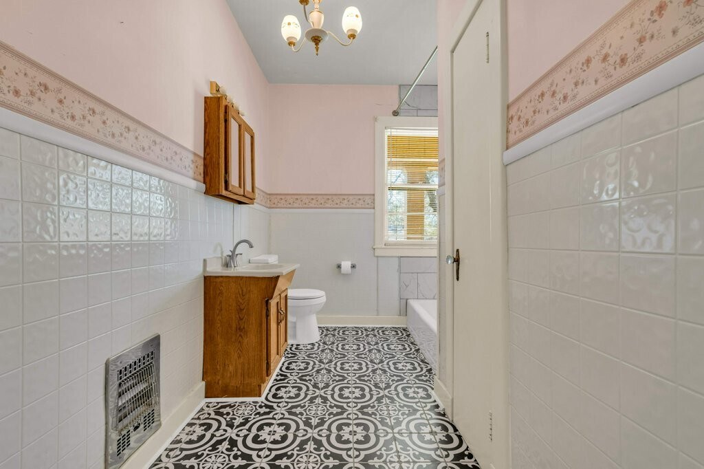 Building Photo - 1111 12th St N