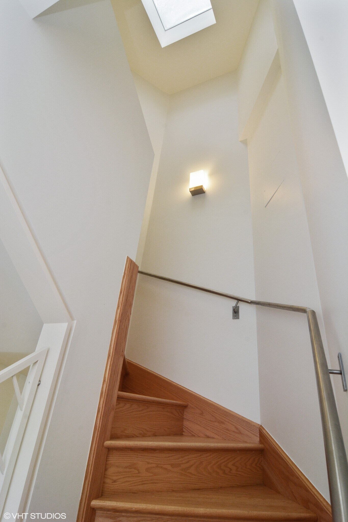 Building Photo - 2734 N Lincoln Ave