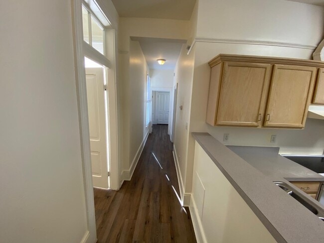 Building Photo - 605 Harrison St