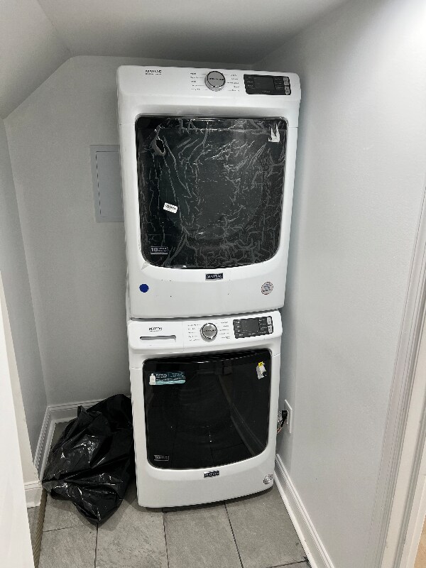 Building Photo - 2512 W Oxford St