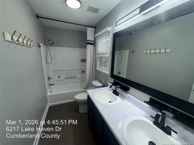 Building Photo - 6217 Lakehaven Dr