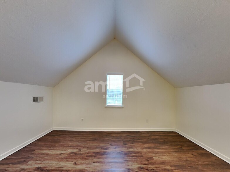 Building Photo - 109 Magnolia Dr