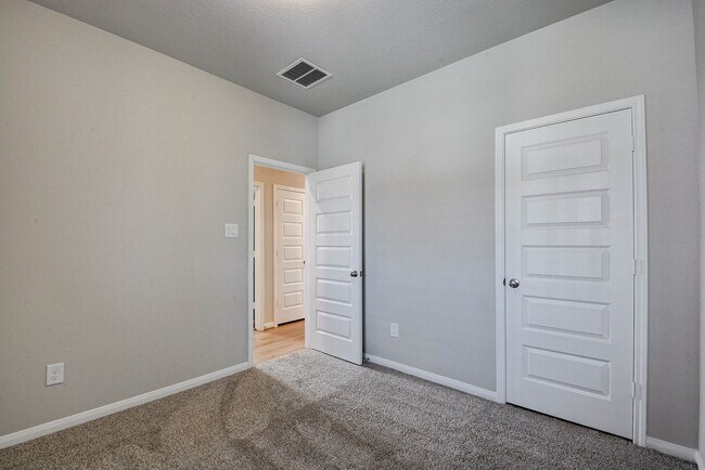 Building Photo - 18572 Meadow Point Ln