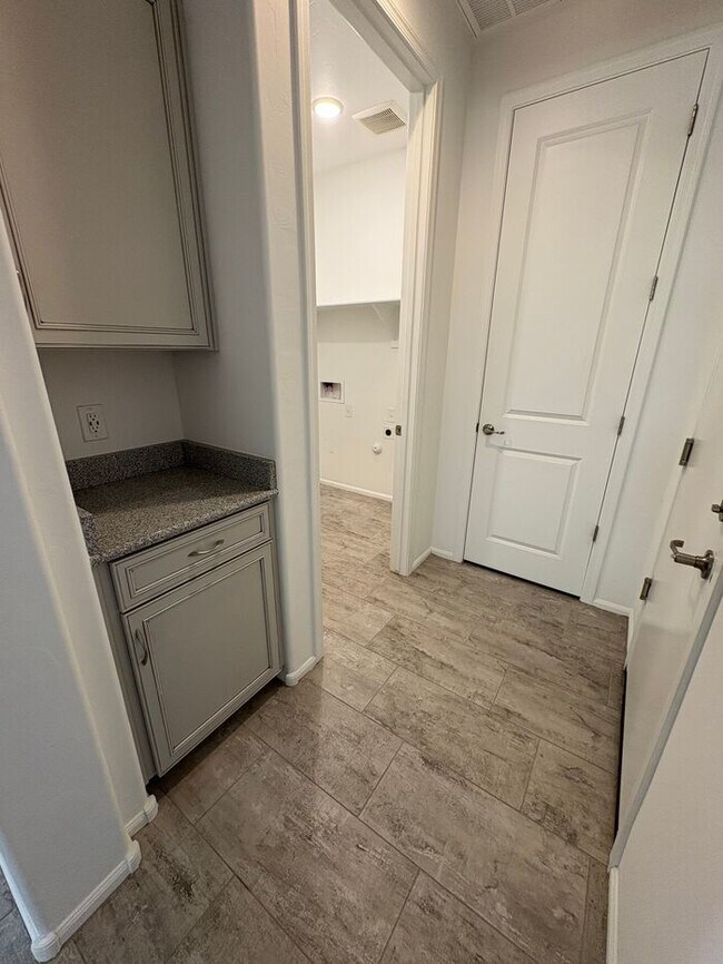 Building Photo - SAGUARO TRAILS 2bd PLUS DEN and 2ba HOME AVAILABLE NOW!!