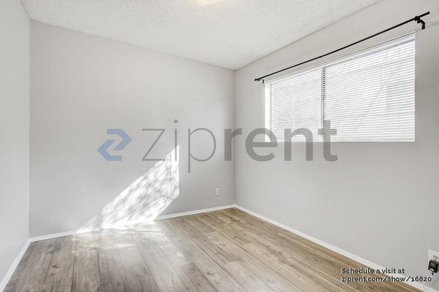 Building Photo - Unit 13