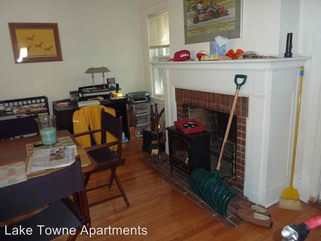 Building Photo - 240 W Lakelawn Pl