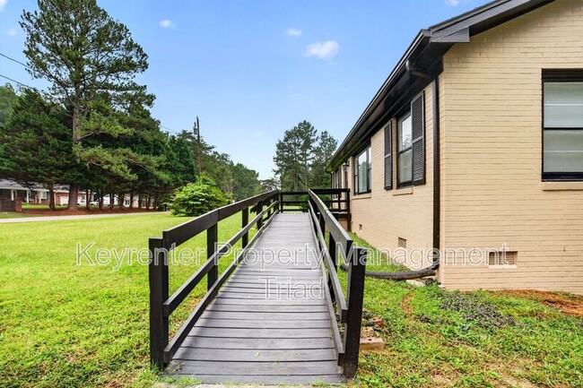Building Photo - 300 Martingale Dr