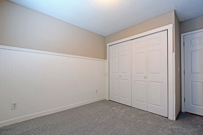 Building Photo - Beautiful 2-Bed, 2-Bath Townhome in Coon Rapids