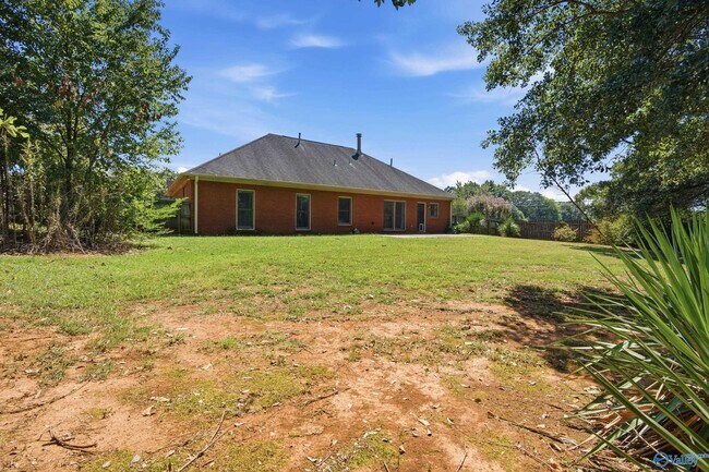 Building Photo - 146 Leathertree Ln