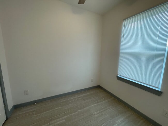 Building Photo - 5226 Ridgevan St