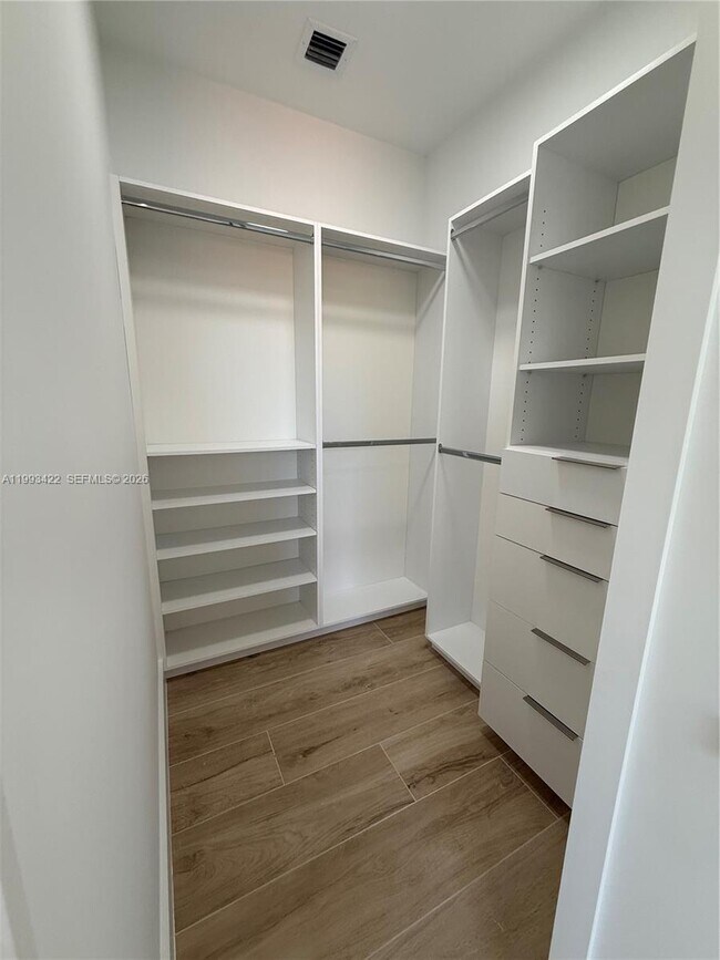 Building Photo - 1981 SW 33rd Ave